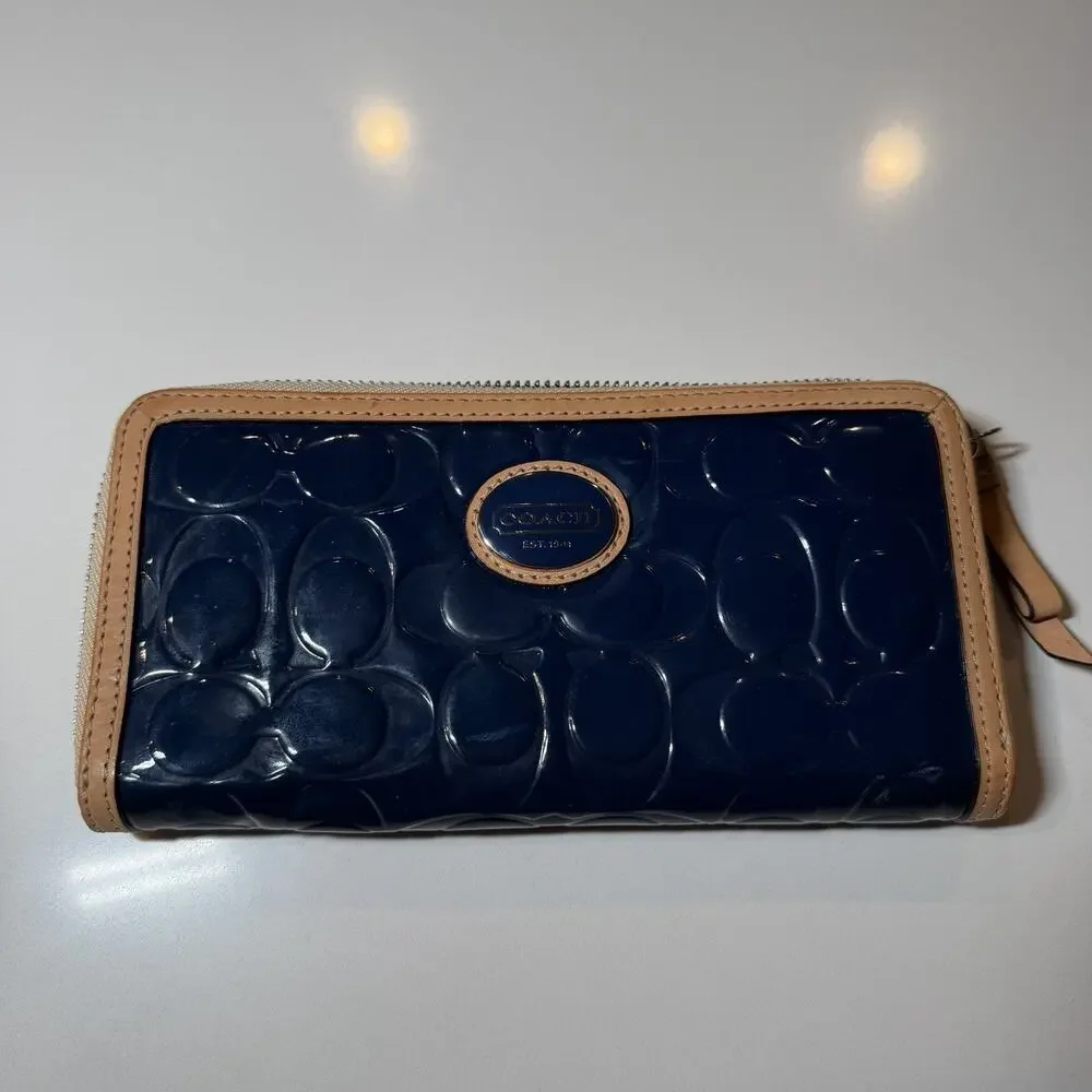 Coach Peyton Signature Wallet Embossed blue Tan Patent Leather Zip 8